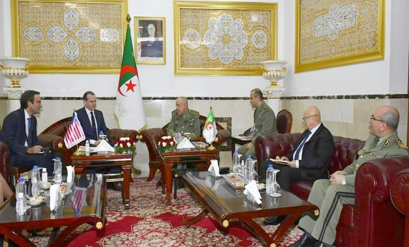 Le Général d’Armée Chanegriha reçoit le Coordinateur américain du Conseil de Sécurité nationale, pour le Moyen-Orient et l’Afrique du Nord