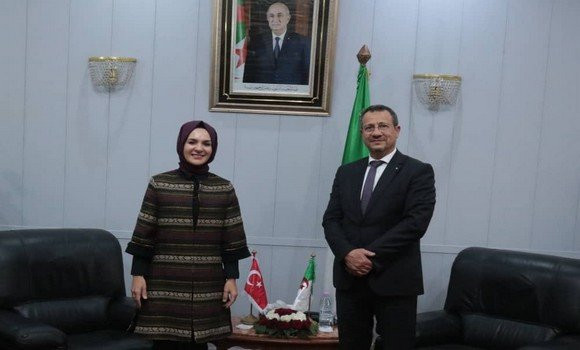 Rekhroukh reçoit l’ambassadeur de la République de Turquie en Algérie