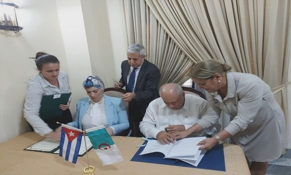 La ministre de la Culture et son homologue cubain signent à La Havane un accord d’échange culturel
