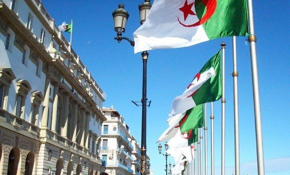 اليوم الدولي للديمقراطية: الجزائر تشهد رسوخا ديمقراطيا متميزا يعكسه المشروع النهضوي لرئيس الجمهورية