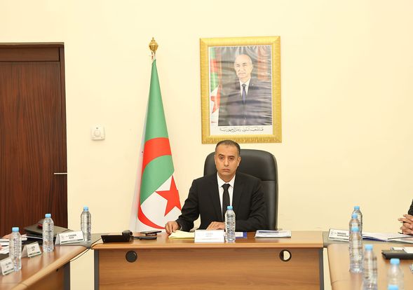 رئيس الاتحاد الجزائري لكرة القدم يترأس الاجتماع الأول للمكتب الفيدرالي بمقر الاتحاد بدالي براهيم