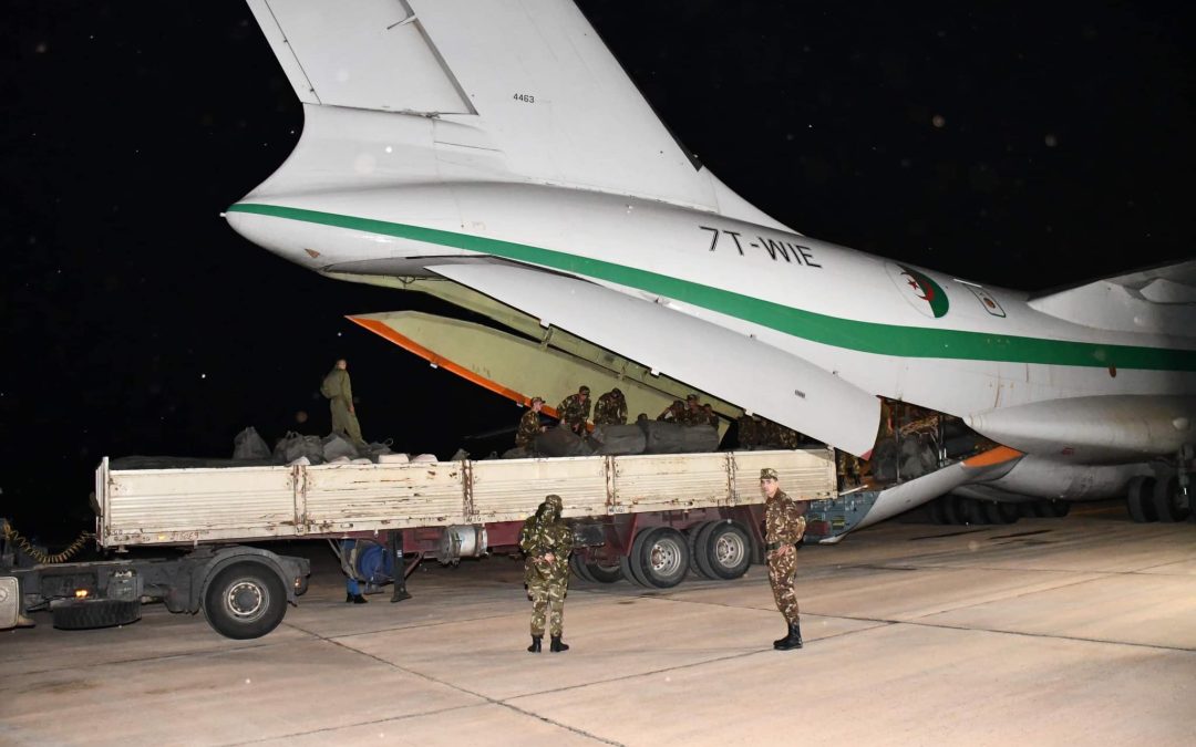 تواصل نقل المساعدات الإنسانية الممنوحة من الجزائر لفائدة الشعب الفلسطيني بإتجاه مطار العريش