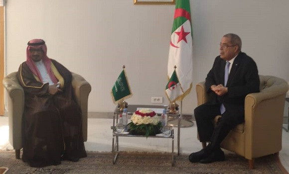 Aoun reçoit l’ambassadeur saoudien et une délégation du groupe « Jamjoom Pharma »