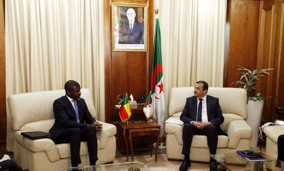Arkab évoque avec le conseiller du président béninois la promotion des relations bilatérales