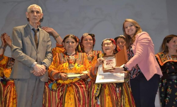 Festival « Urar Lkhalat »: la troupe « Tighri Idourar » d’Illilten décroche le 1er prix de la 2e édition