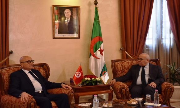 فلاحة: السيد شرفة يبحث مع نظيره التونسي فرص تعزيز التعاون
