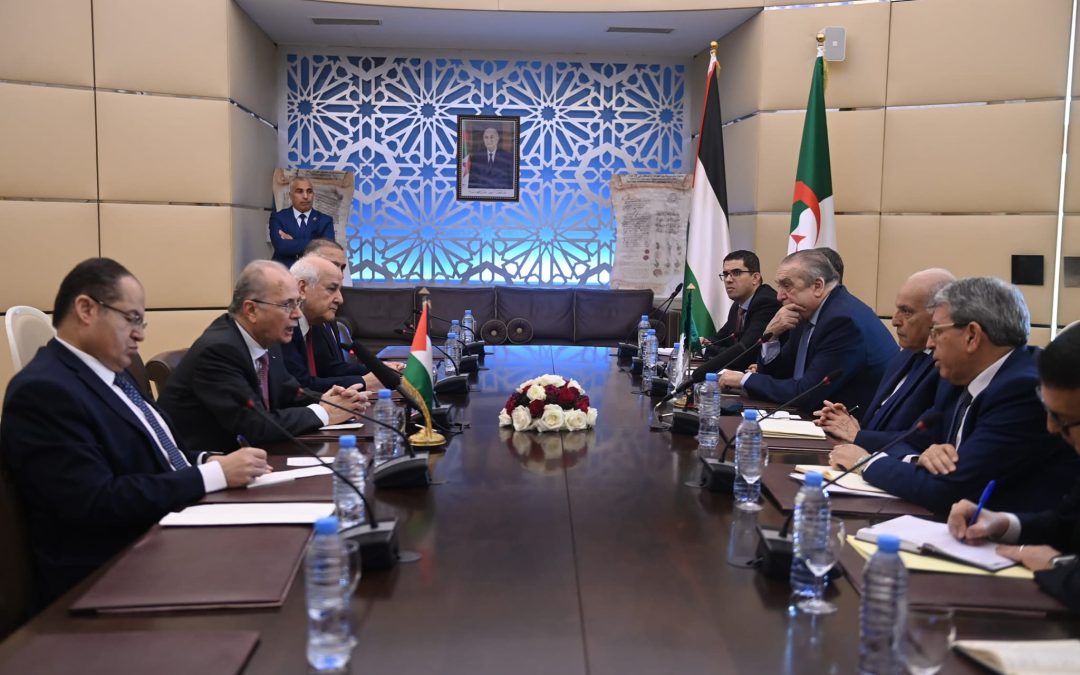 عطاف يجري محادثات مع رئيس الوزراء وزير الخارجية و المغتربين الفلسطيني