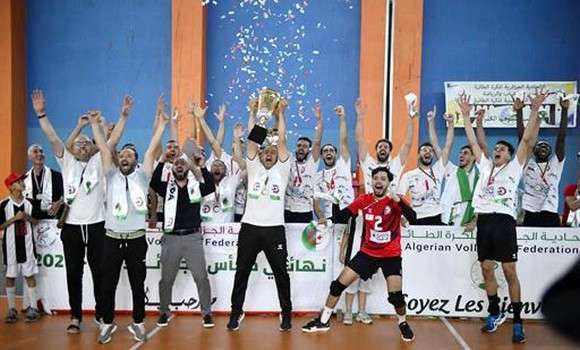 Volley/Coupe d’Algérie (messieurs): la JSC Ouled Adouane s’adjuge le trophée face la CAS Theniet El Abed