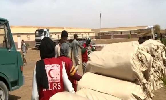 Inondations/camps de réfugiés près de Tindouf: remise d’un lot d’aides alimentaires