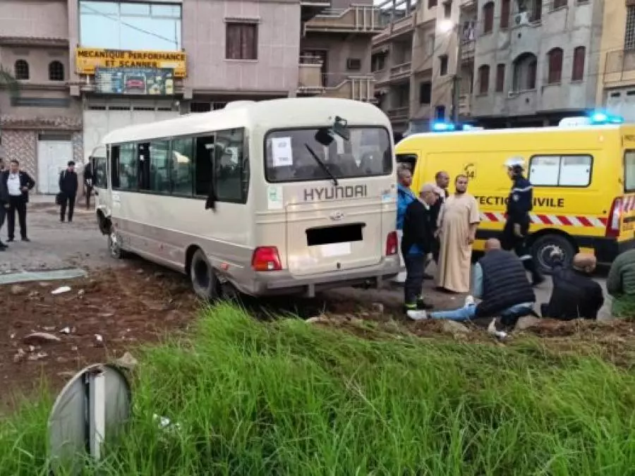 Alger: 13 blessés suite au dérapage d’un bus de transport de personnel