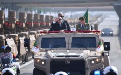 Le président de la République supervise le défilé militaire organisé à l’occasion de la célébration du 70e anniversaire du déclenchement de la Glorieuse Révolution