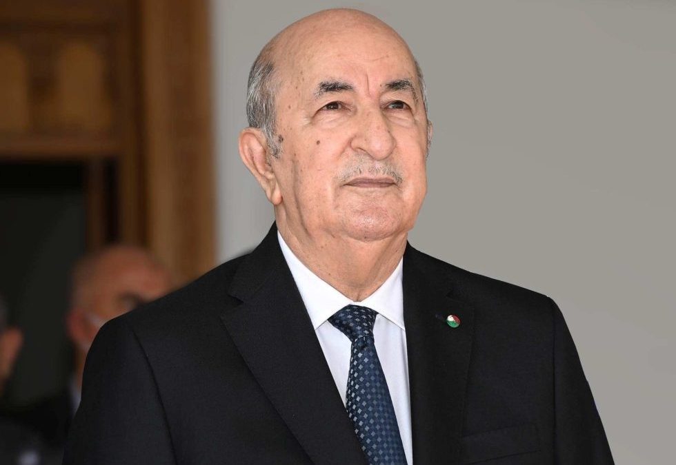 رئيس الجمهورية يهنئ الكاتب محمد مولسهول المدعو “ياسمينة خضرا” إثر فوزه بجائزة عالمية في مجال الرواية بإسبانيا